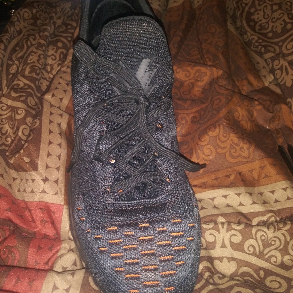 Louis Vuitton New Runner knitted Sneaker. - Picture 3 of 4